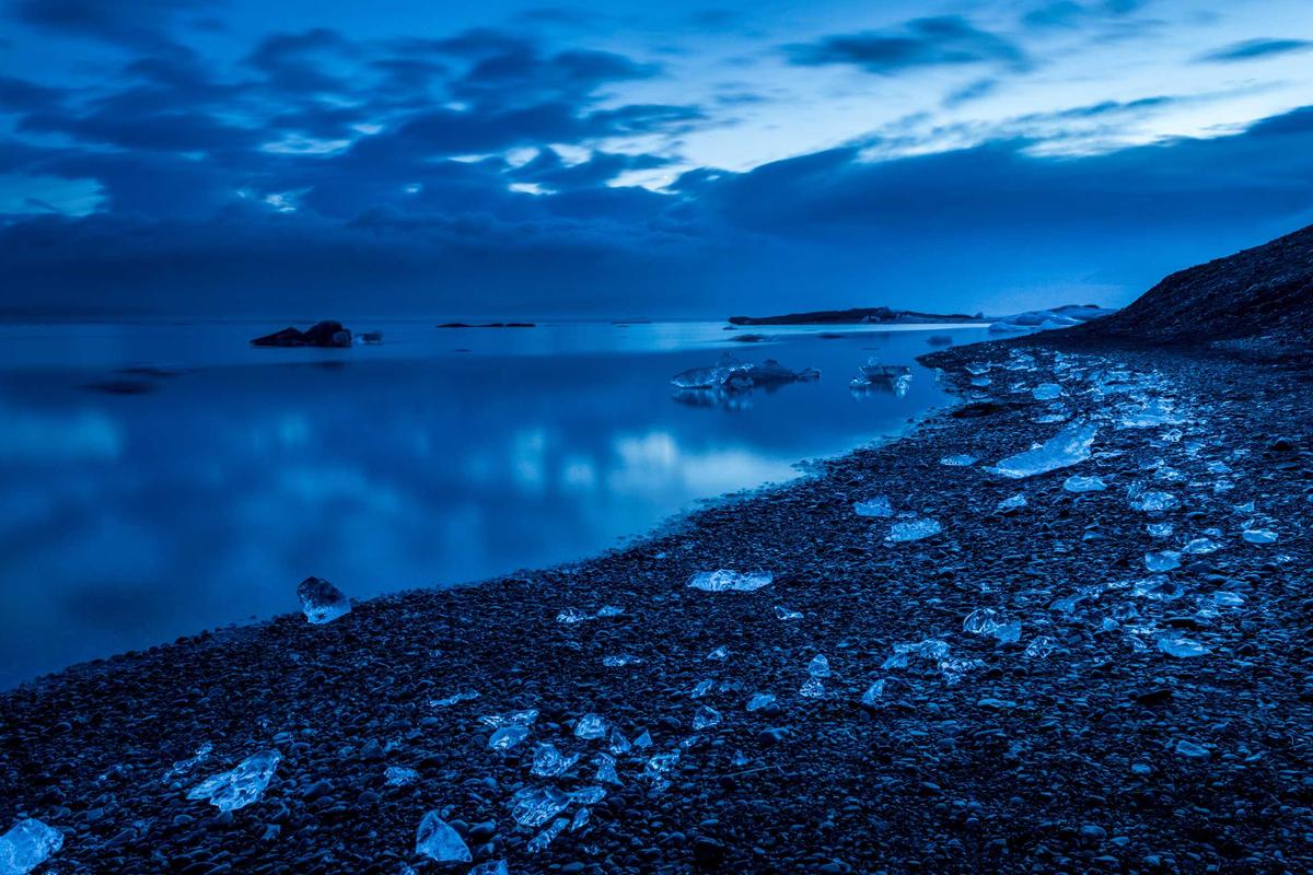 Harga Smartphone Baru Melambung, Pedagang Ponsel Second Panen Raya